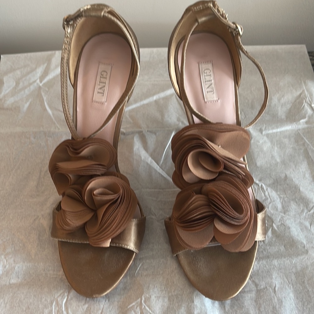 Glint copper satin heels. Gorgeous.